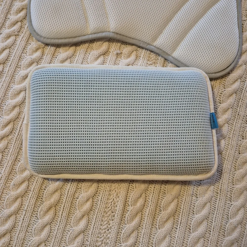 2pc. New Bath Pillows Bundle